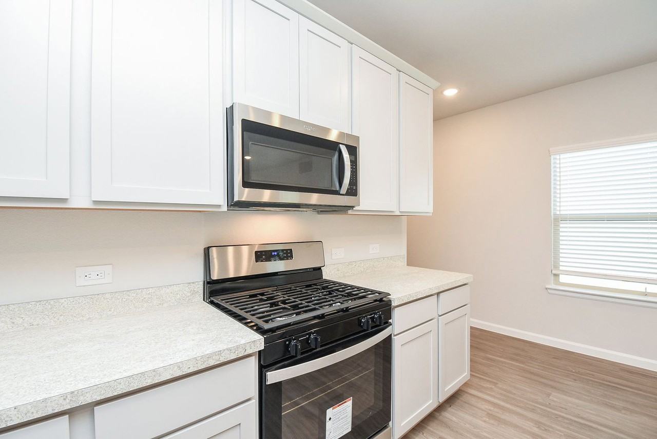 16493 Moss Ln - Photo 3 of 32