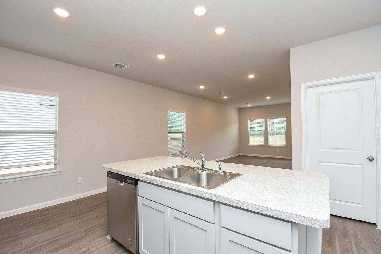 16493 Moss Ln - Photo 4 of 32