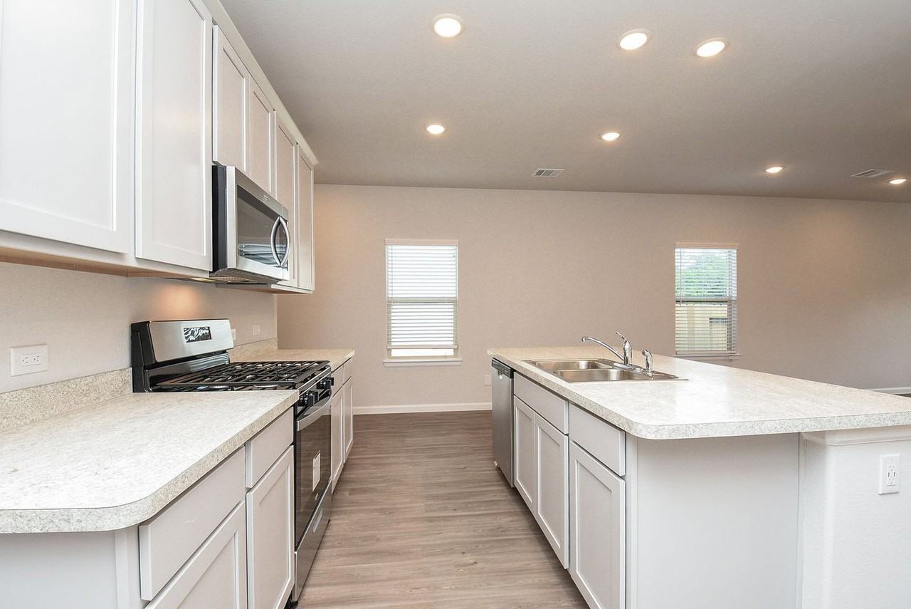 16493 Moss Ln - Photo 5 of 32