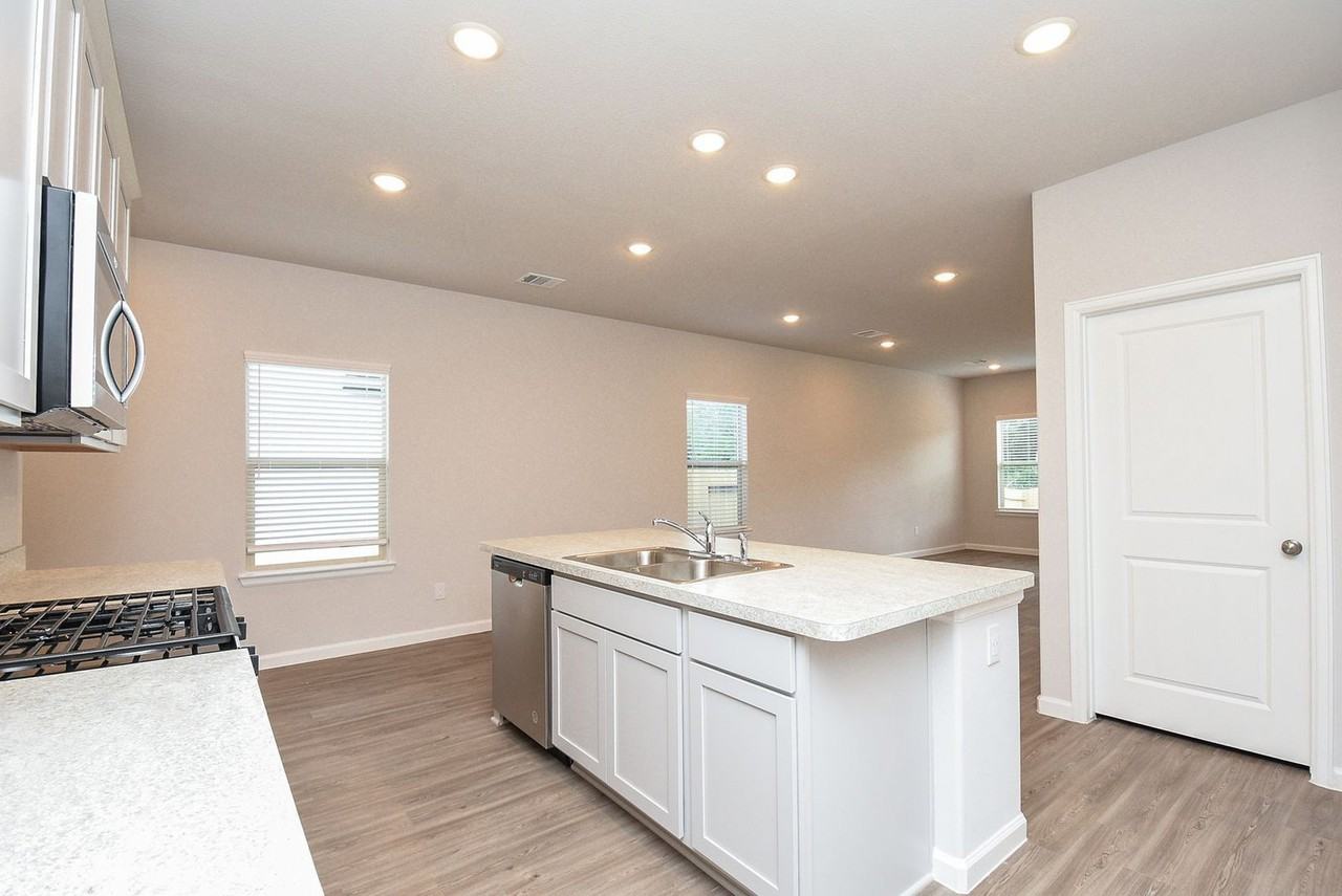 16493 Moss Ln - Photo 6 of 32