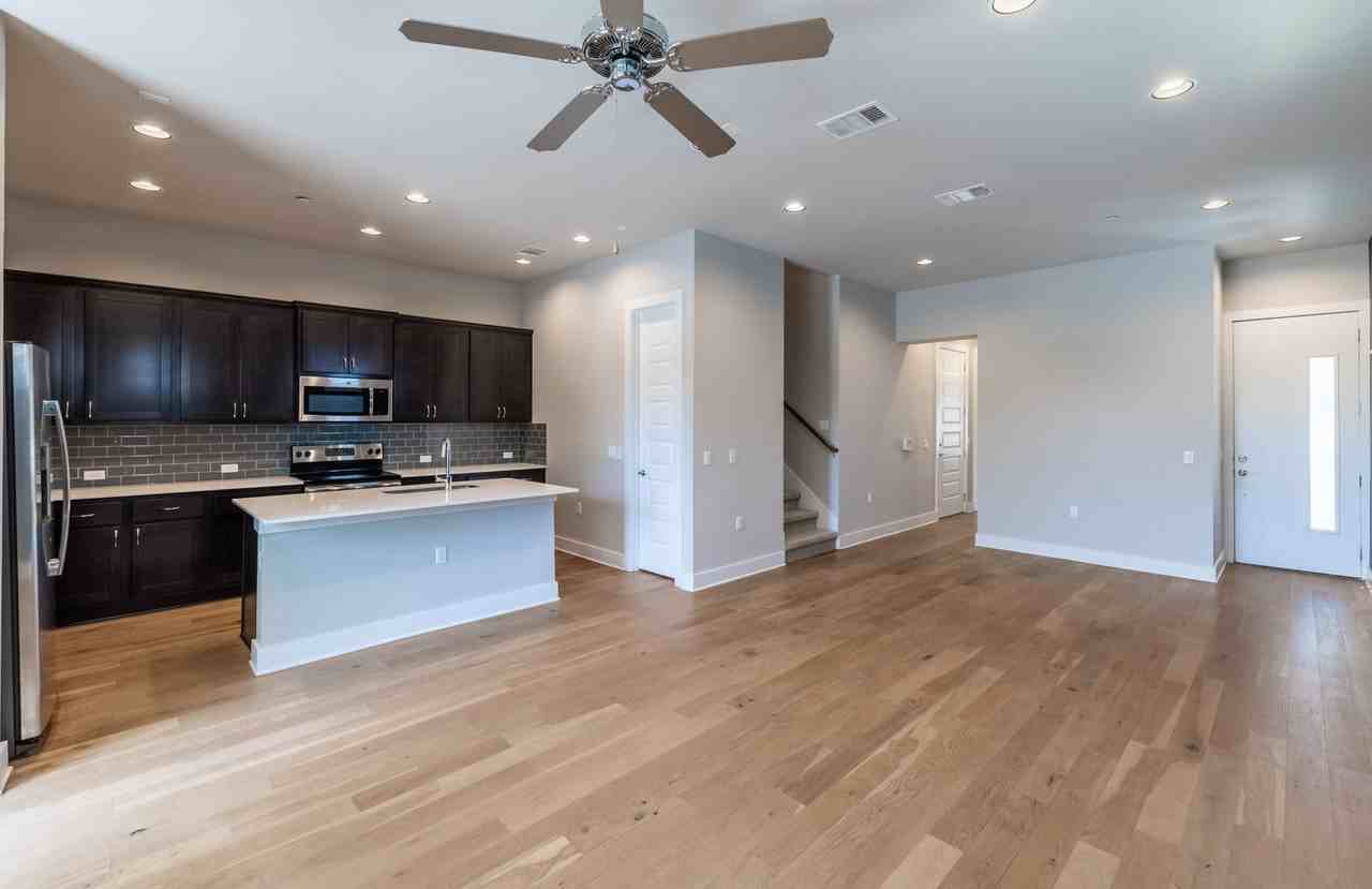 3108 E 51st St #701 - Photo 7 of 50