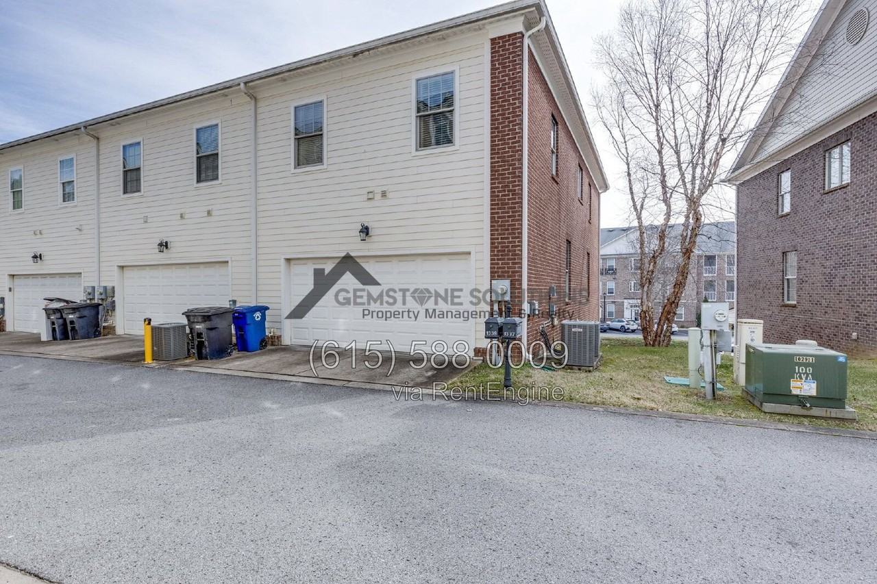 1337 Moher Blvd - Photo 5 of 41