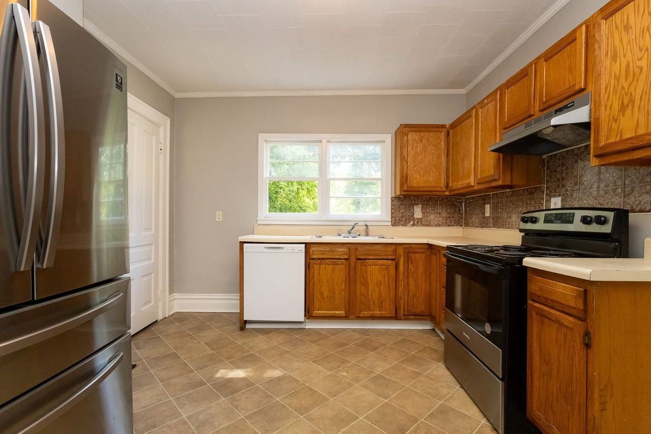 4028 Highland Ave - Photo 2 of 21