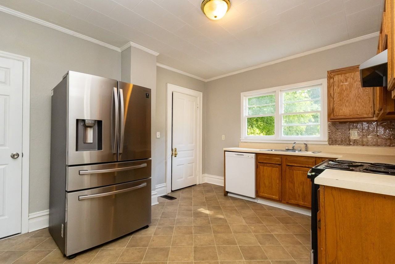 4028 Highland Ave - Photo 7 of 21