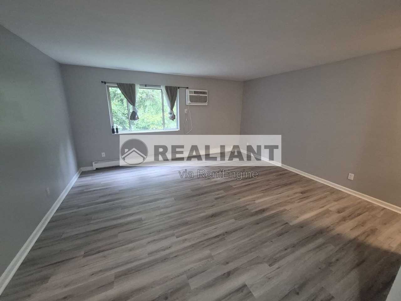 2521 Warren St #7 - Photo 3 of 8