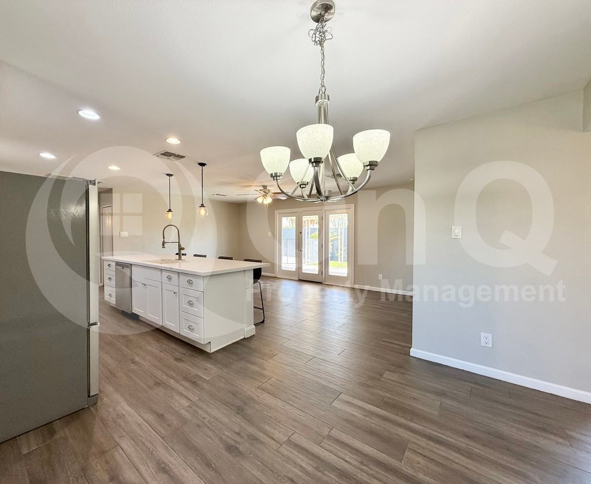 4422 S Mcallister Ave - Photo 7 of 33