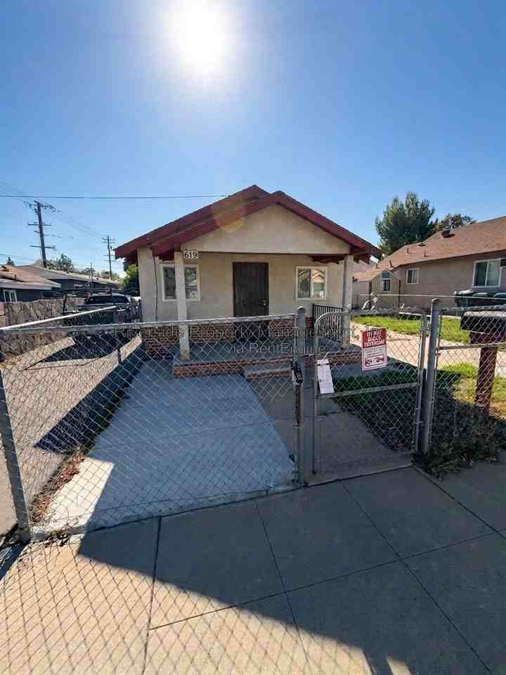 619 Harris St - Photo 2 of 12