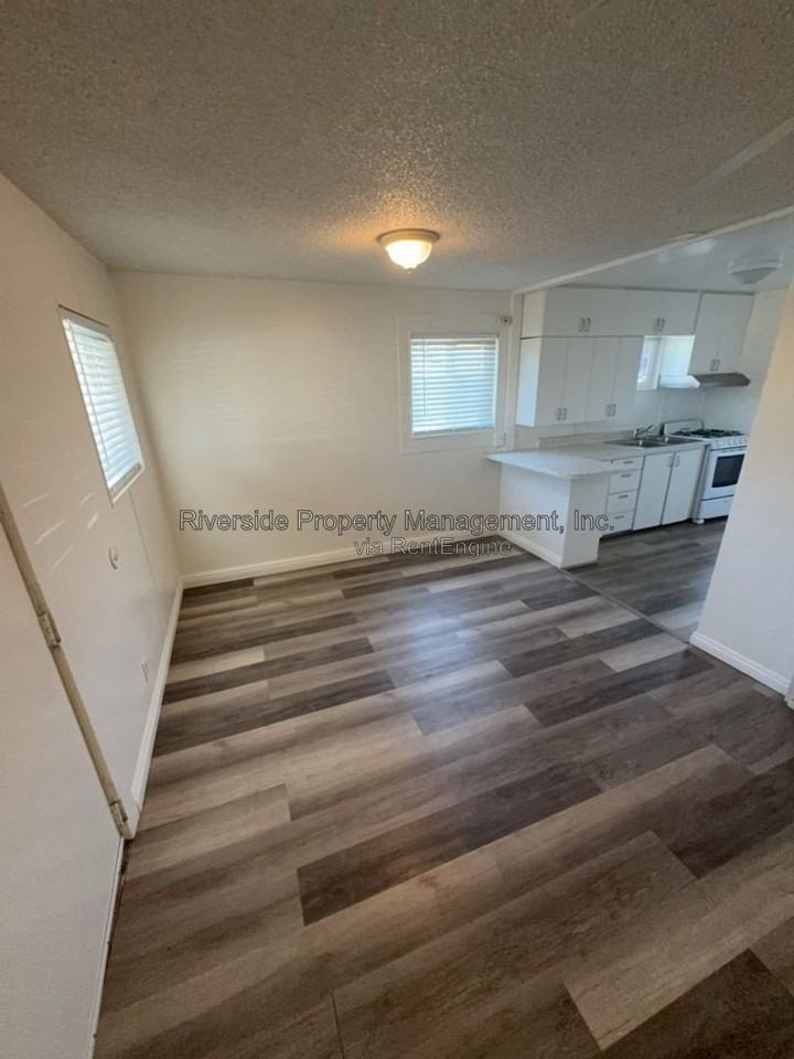 619 Harris St - Photo 4 of 12