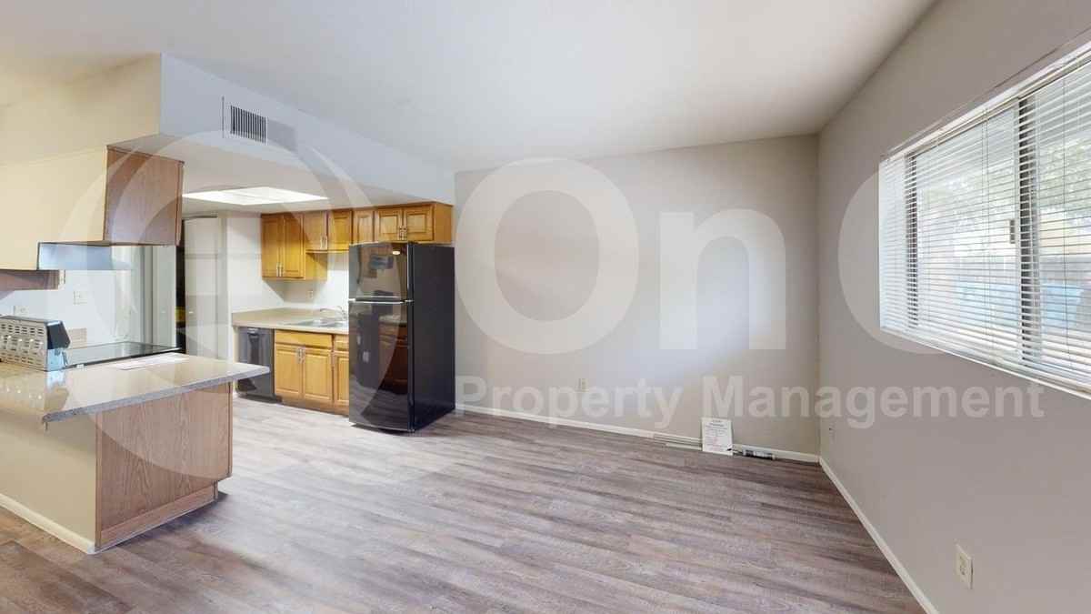 3002 E Waltann Ln #3 - Photo 3 of 9