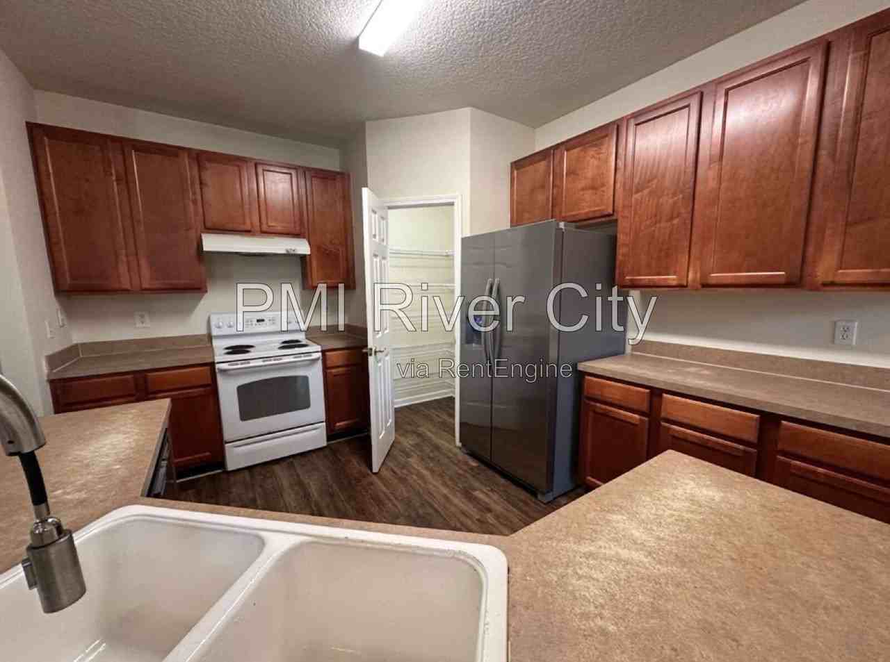 3553 Silver Bluff Blvd - Photo 6 of 26