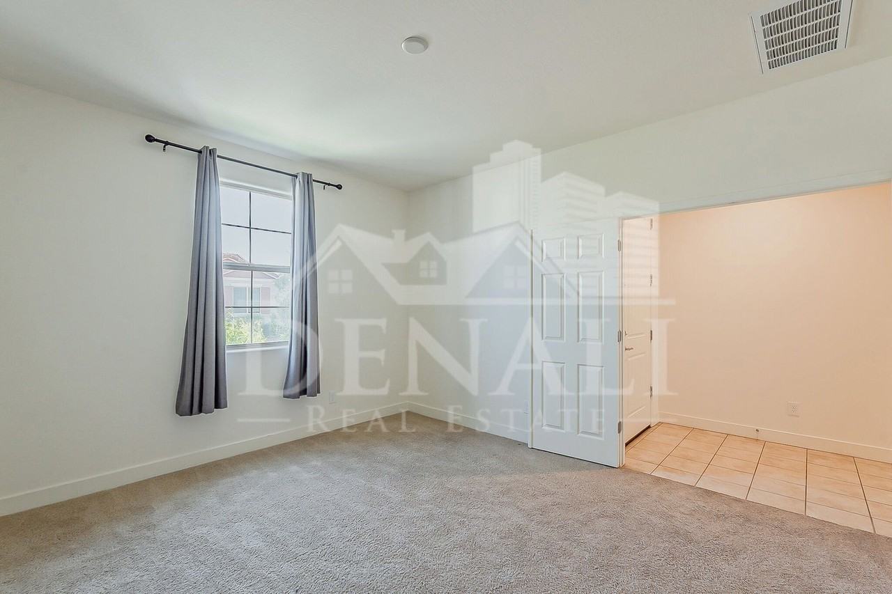 10962 W Taylor St - Photo 4 of 43