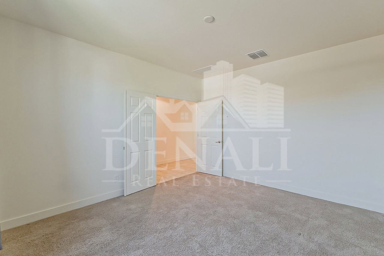 10962 W Taylor St - Photo 5 of 43