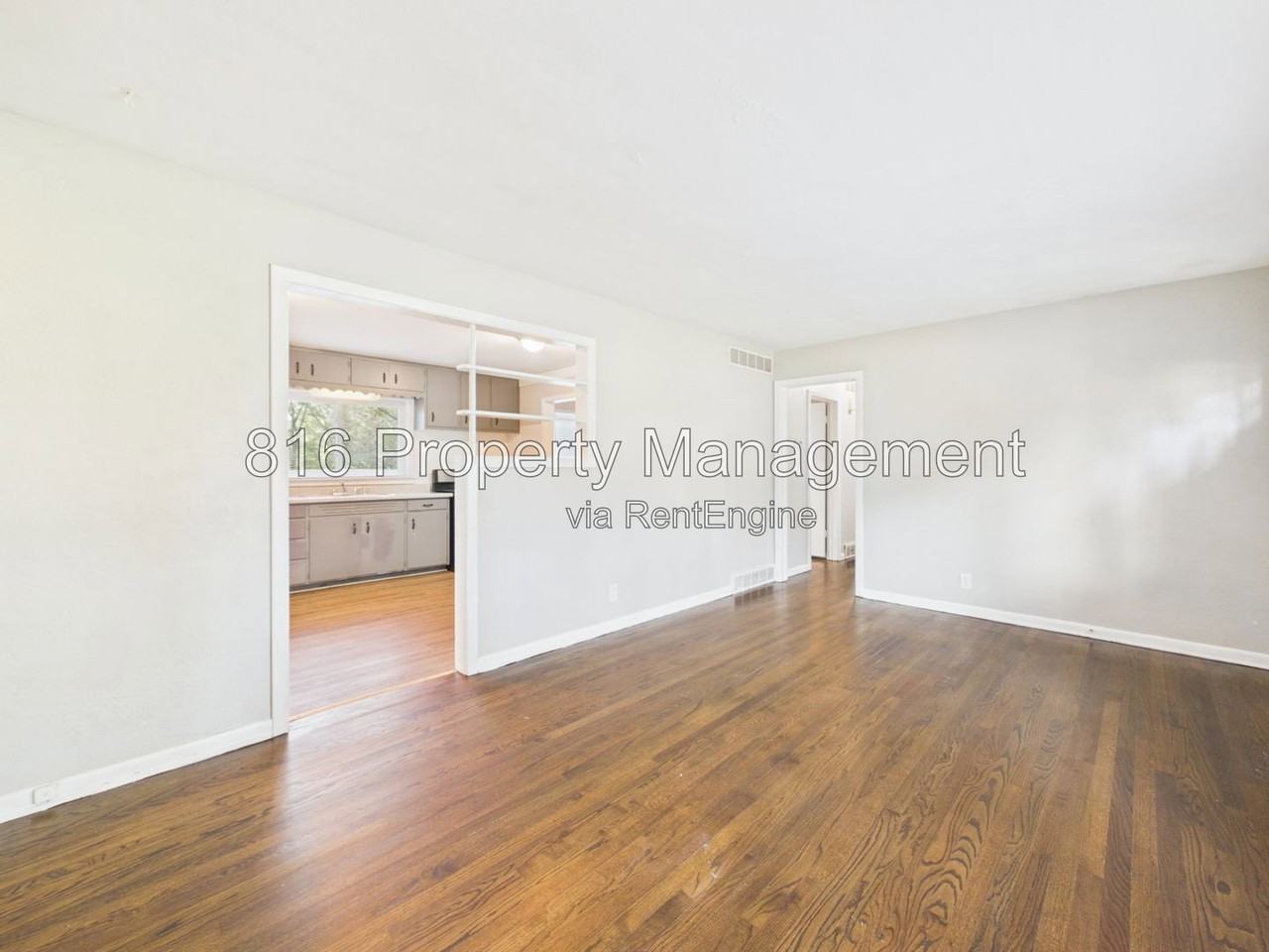8250 Webster Ave - Photo 3 of 27