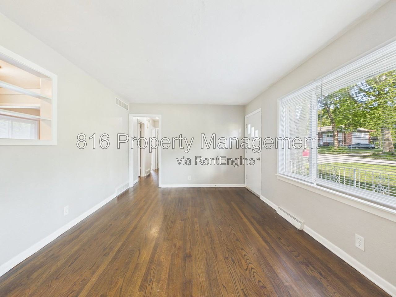 8250 Webster Ave - Photo 4 of 27