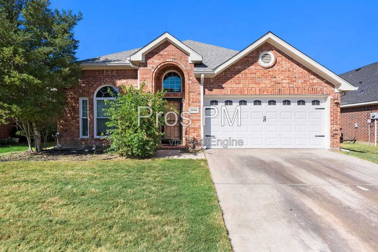 2605 Wandering Oak Dr - Photo 2 of 38