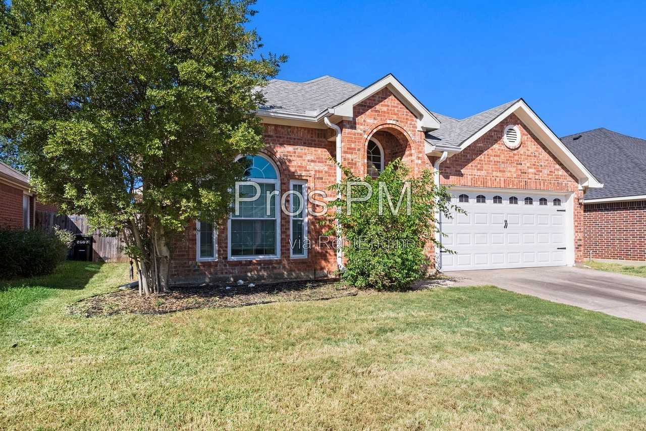 2605 Wandering Oak Dr - Photo 3 of 38