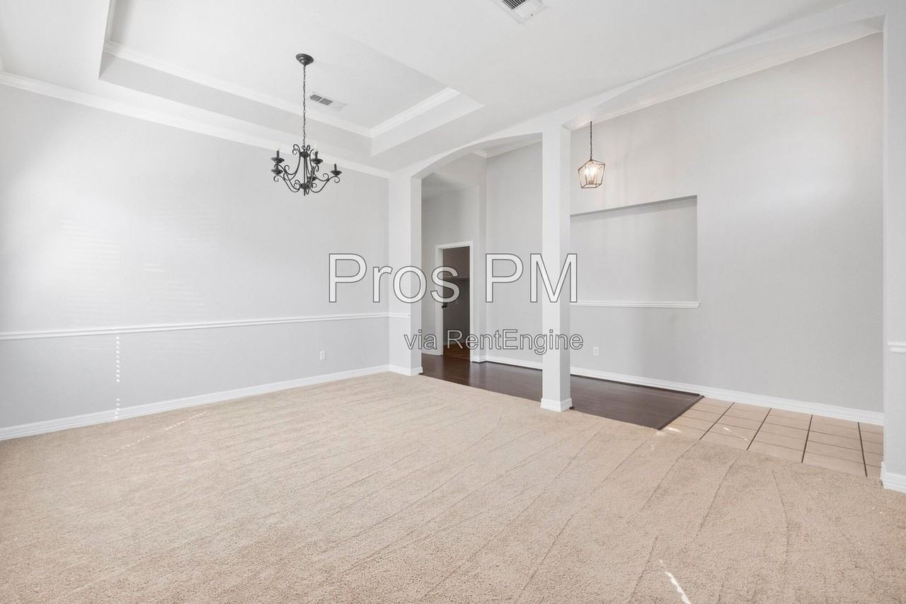 2605 Wandering Oak Dr - Photo 6 of 38