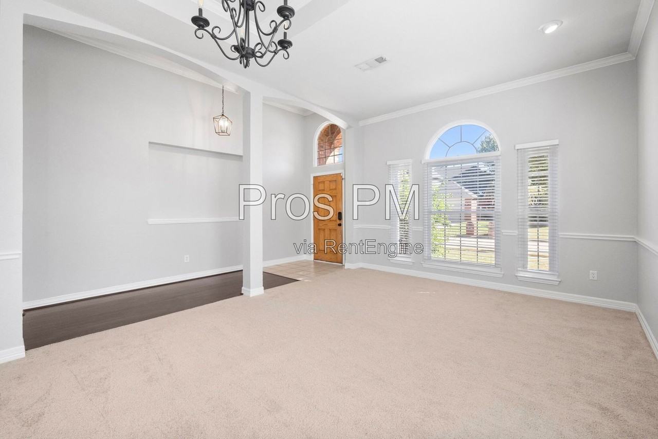 2605 Wandering Oak Dr - Photo 7 of 38
