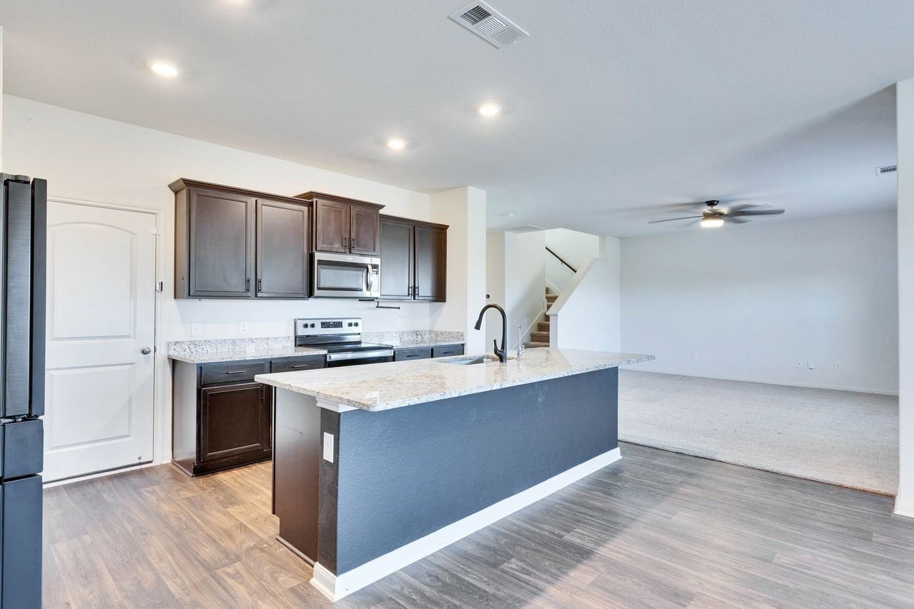 18512 Quiet Range Dr - Photo 4 of 50