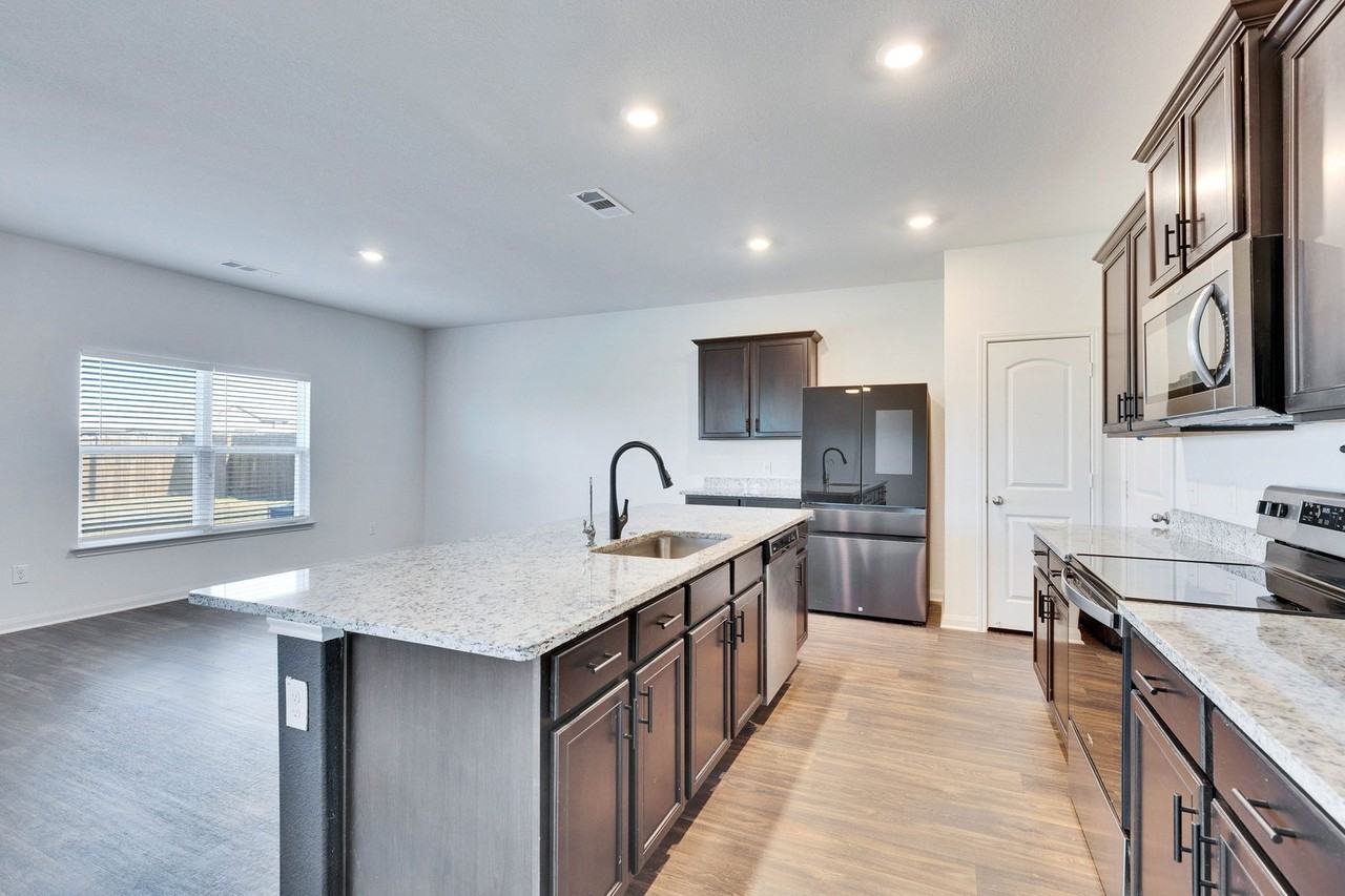 18512 Quiet Range Dr - Photo 5 of 50