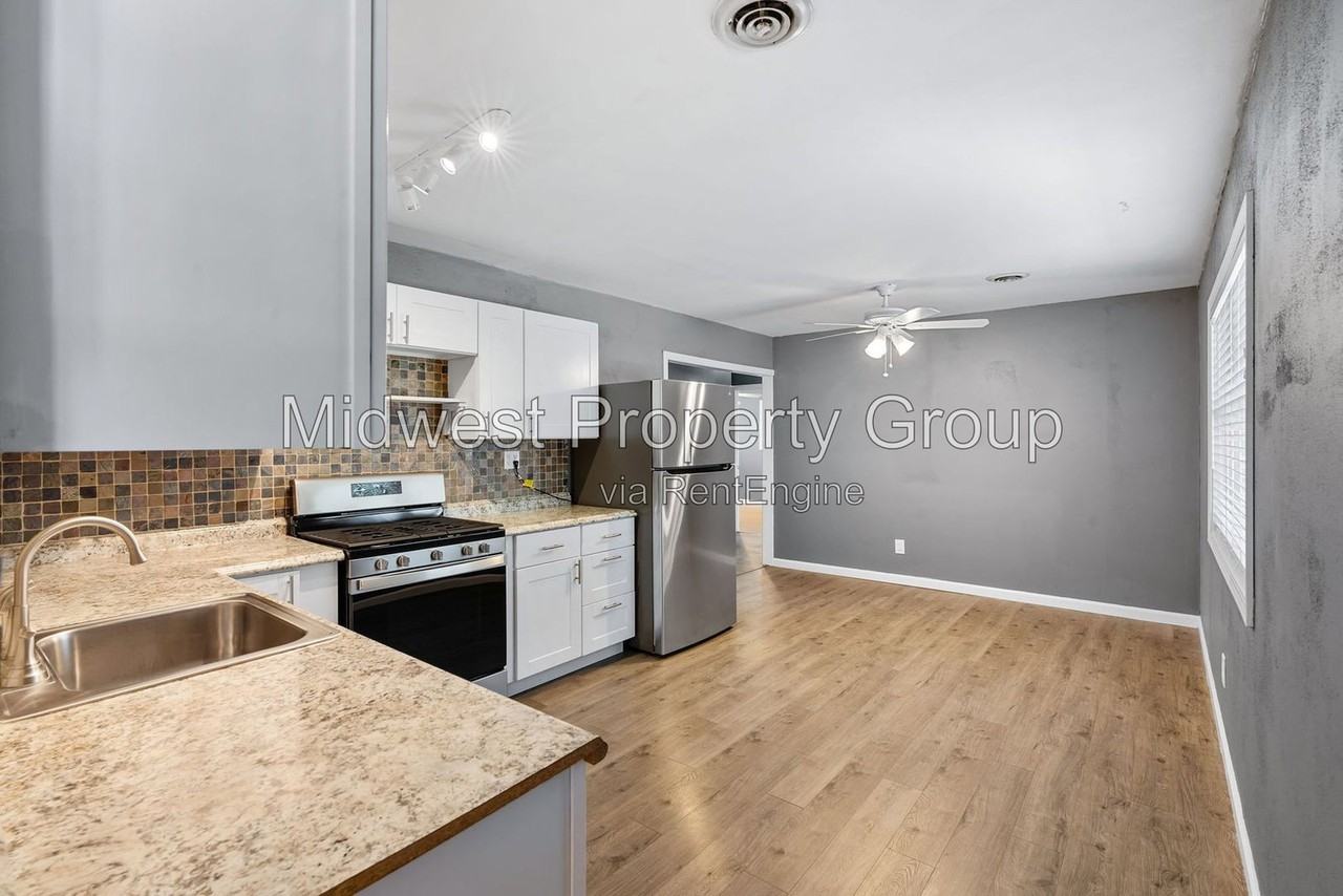 1595 Flicker Dr - Photo 3 of 28