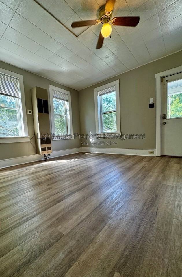 1382 Park St - Photo 3 of 11