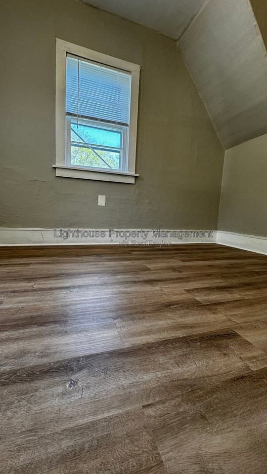 1382 Park St - Photo 4 of 11