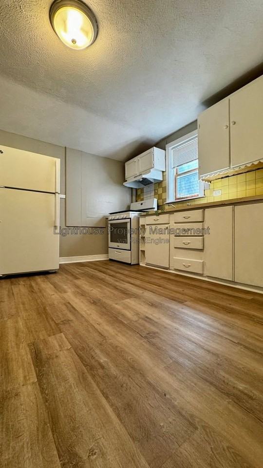 1382 Park St - Photo 6 of 11
