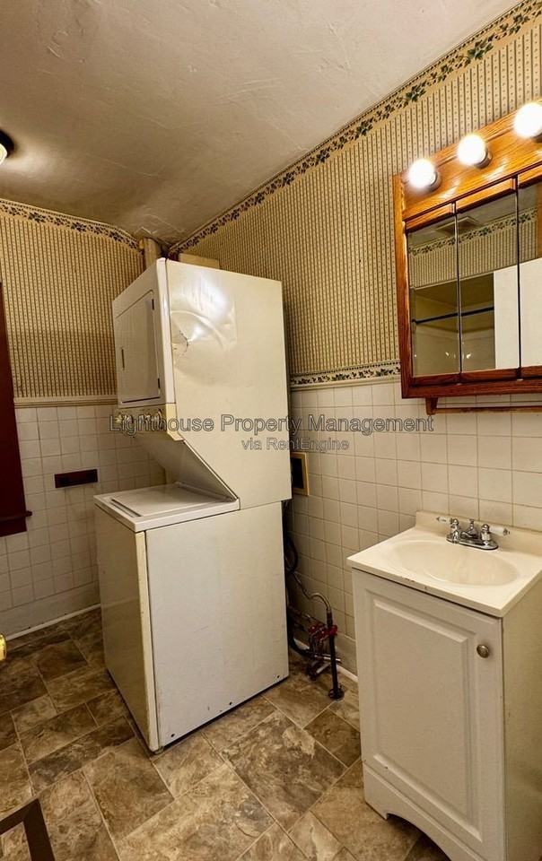 1382 Park St - Photo 7 of 11