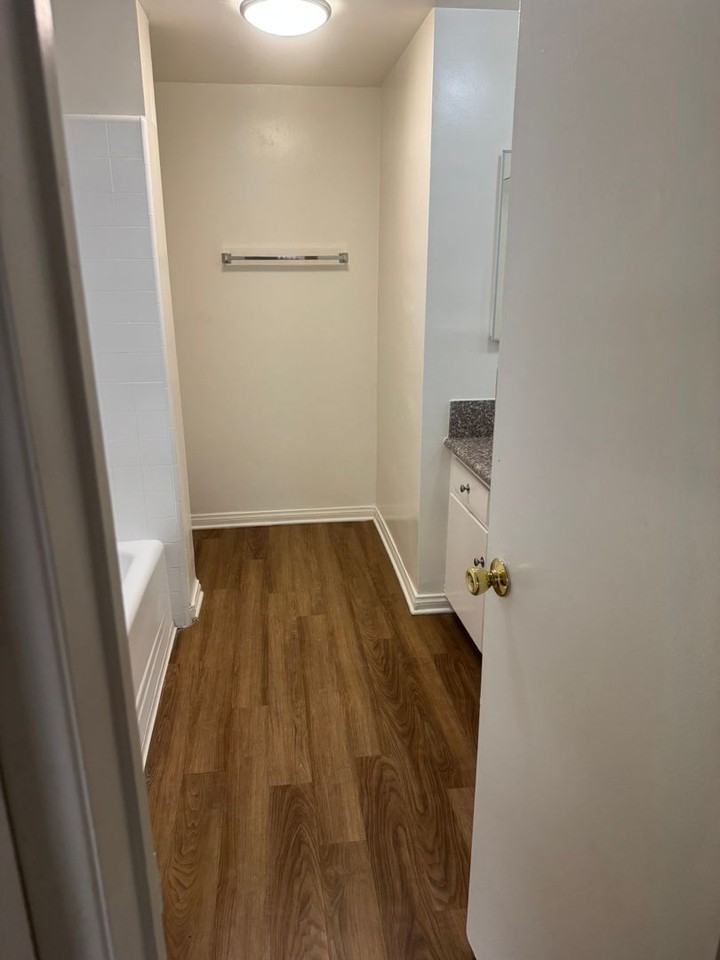 045 - Jackson Apartments - Photo 6 of 17