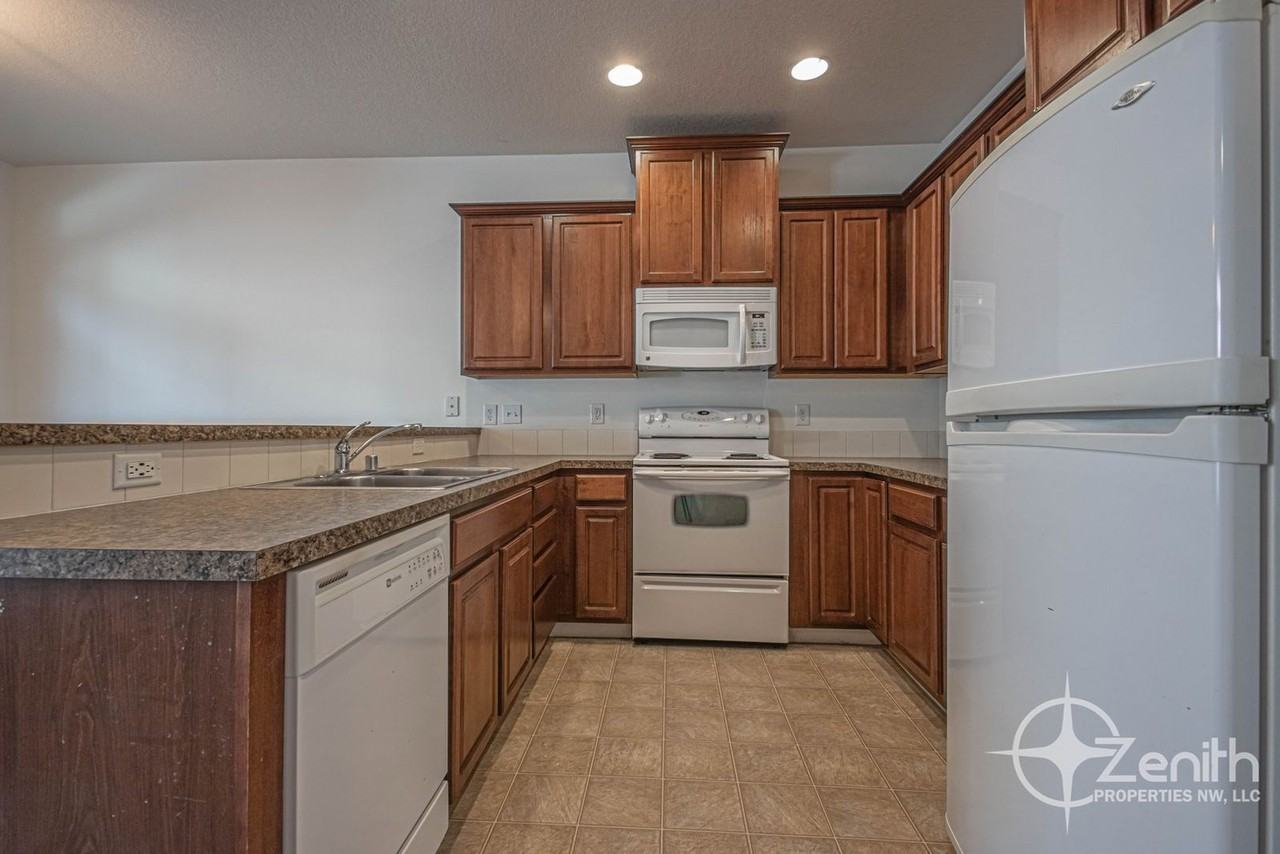 7021 Ne 55th St - Photo 6 of 31