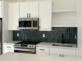 featured image of 252 W Howard St #5