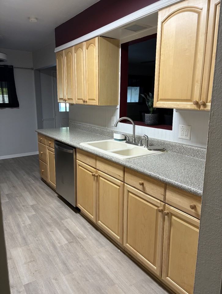 2705 South Nogales Avenue - Photo 4 of 19