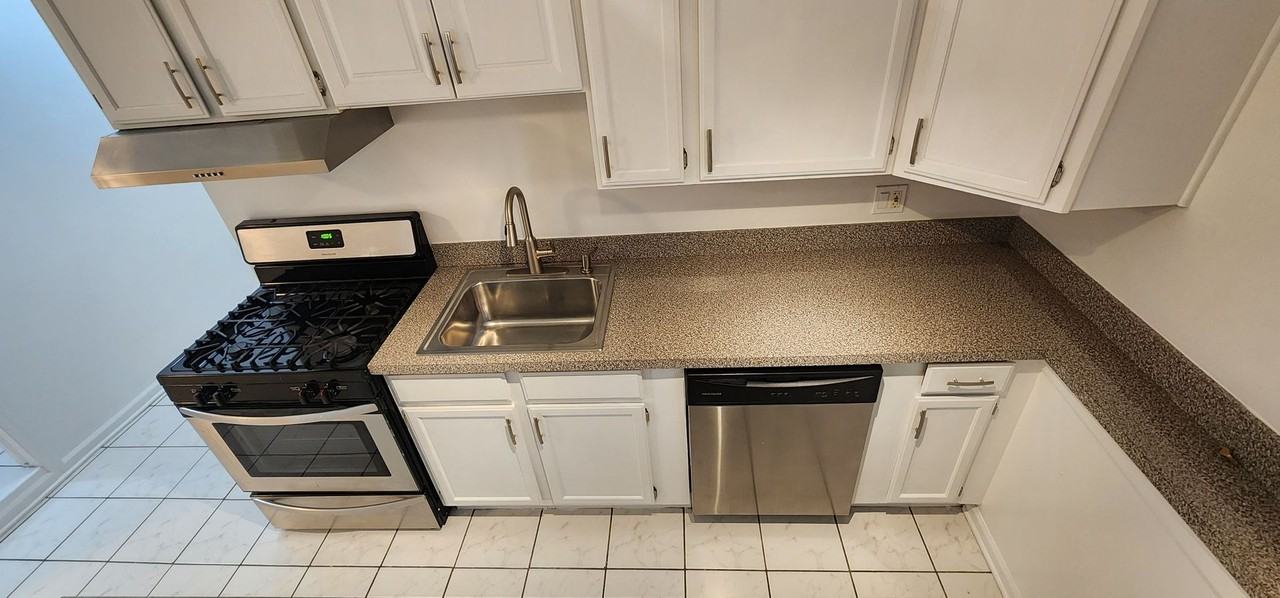 127-129 Ridge/829-833 Dobson - Photo 3 of 8