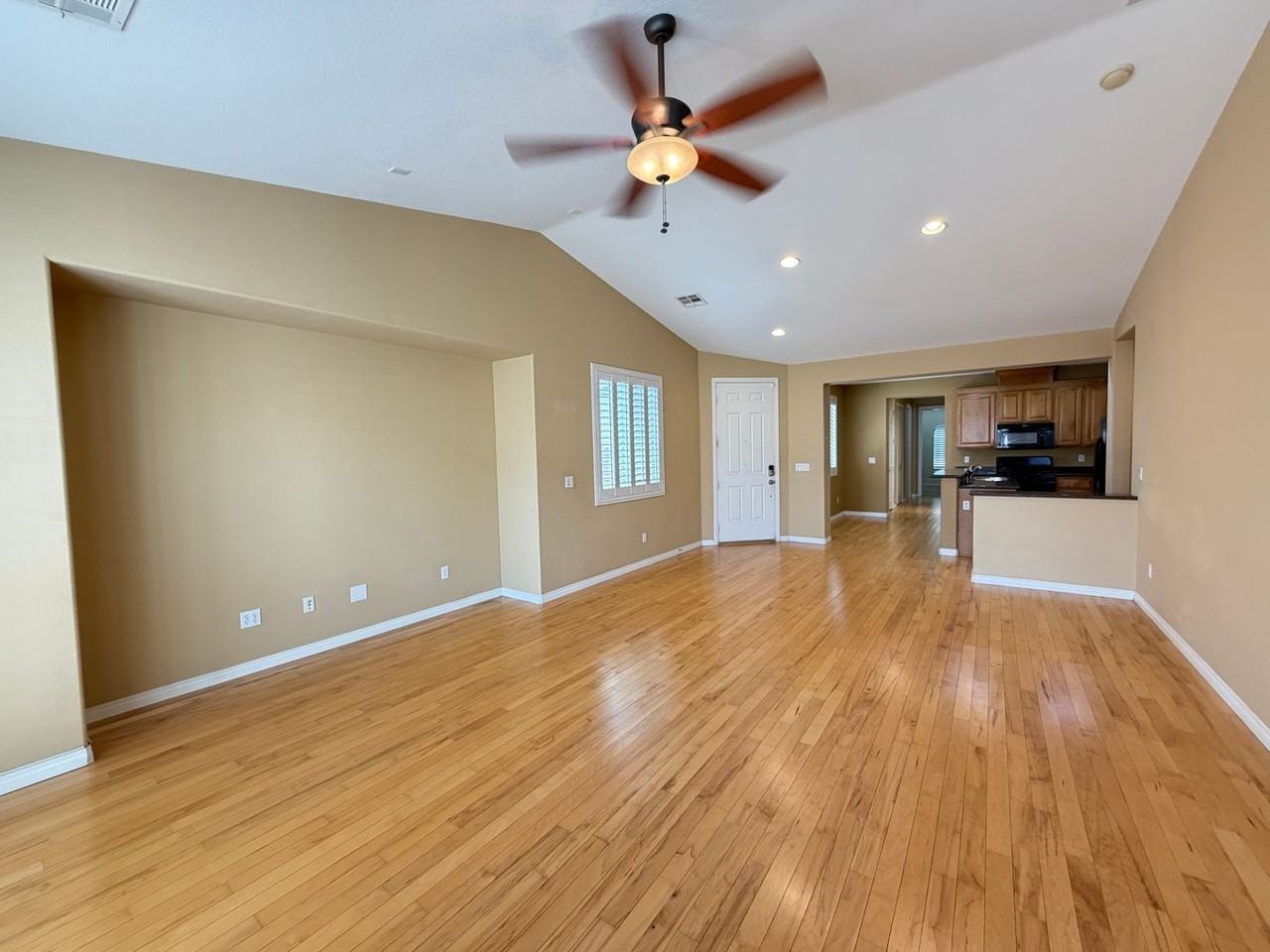 1057 Ambrosia Dr - Photo 2 of 10
