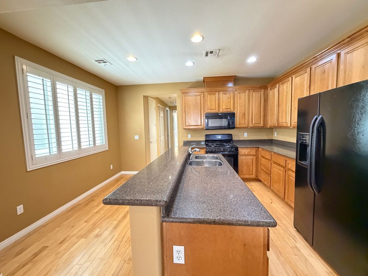 1057 Ambrosia Dr - Photo 4 of 10
