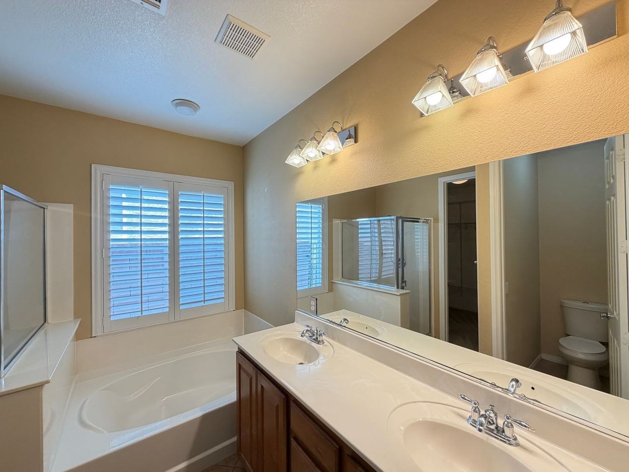 1057 Ambrosia Dr - Photo 6 of 10