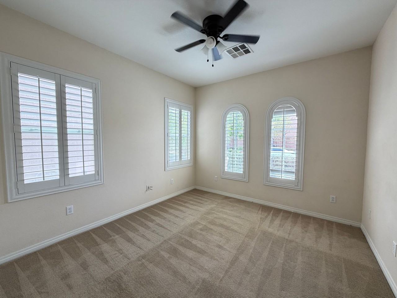 1057 Ambrosia Dr - Photo 7 of 10