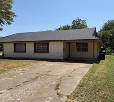 704 Ashley Dr - Photo 1 of 1