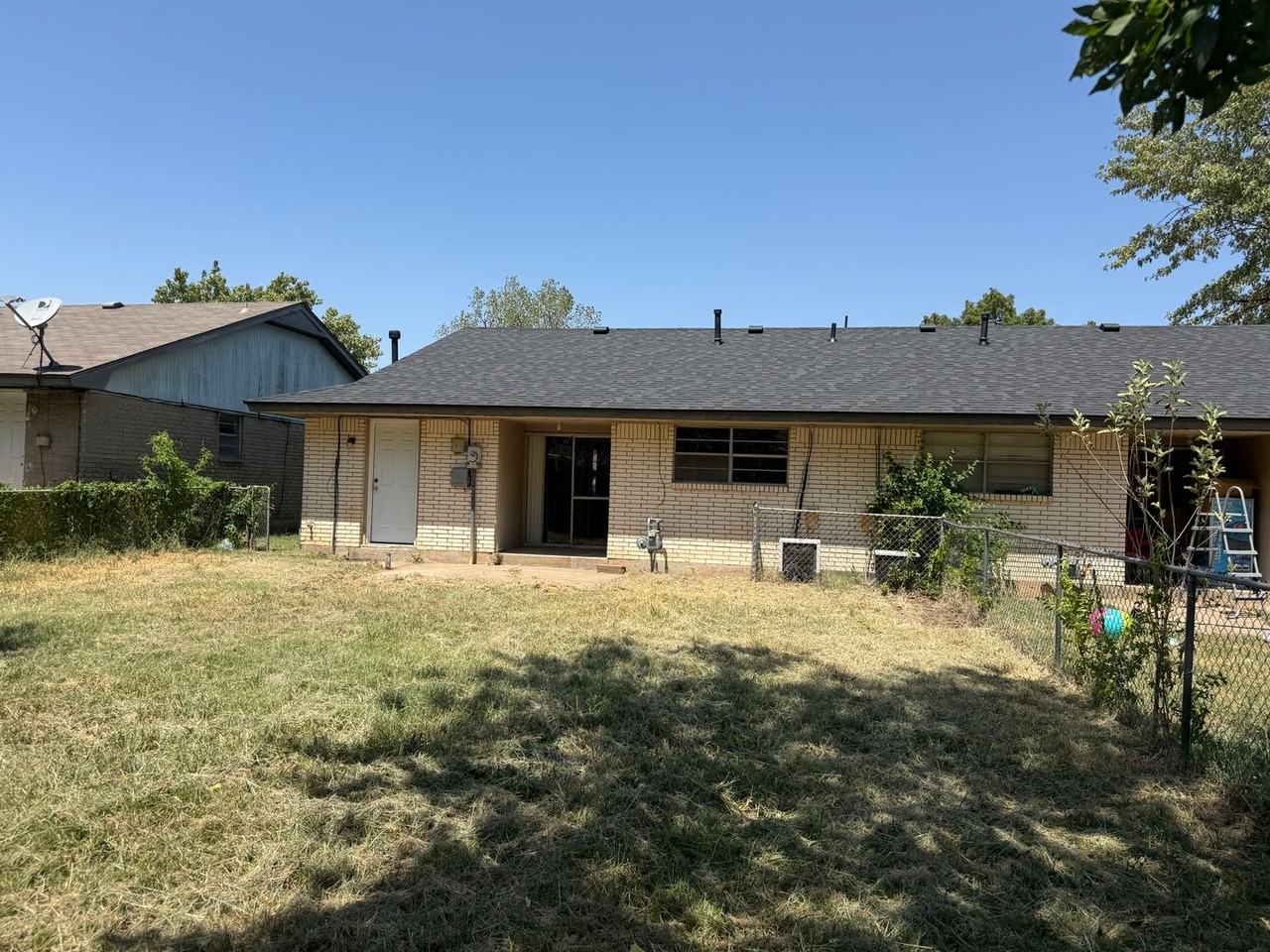704 Ashley Dr - Photo 2 of 13