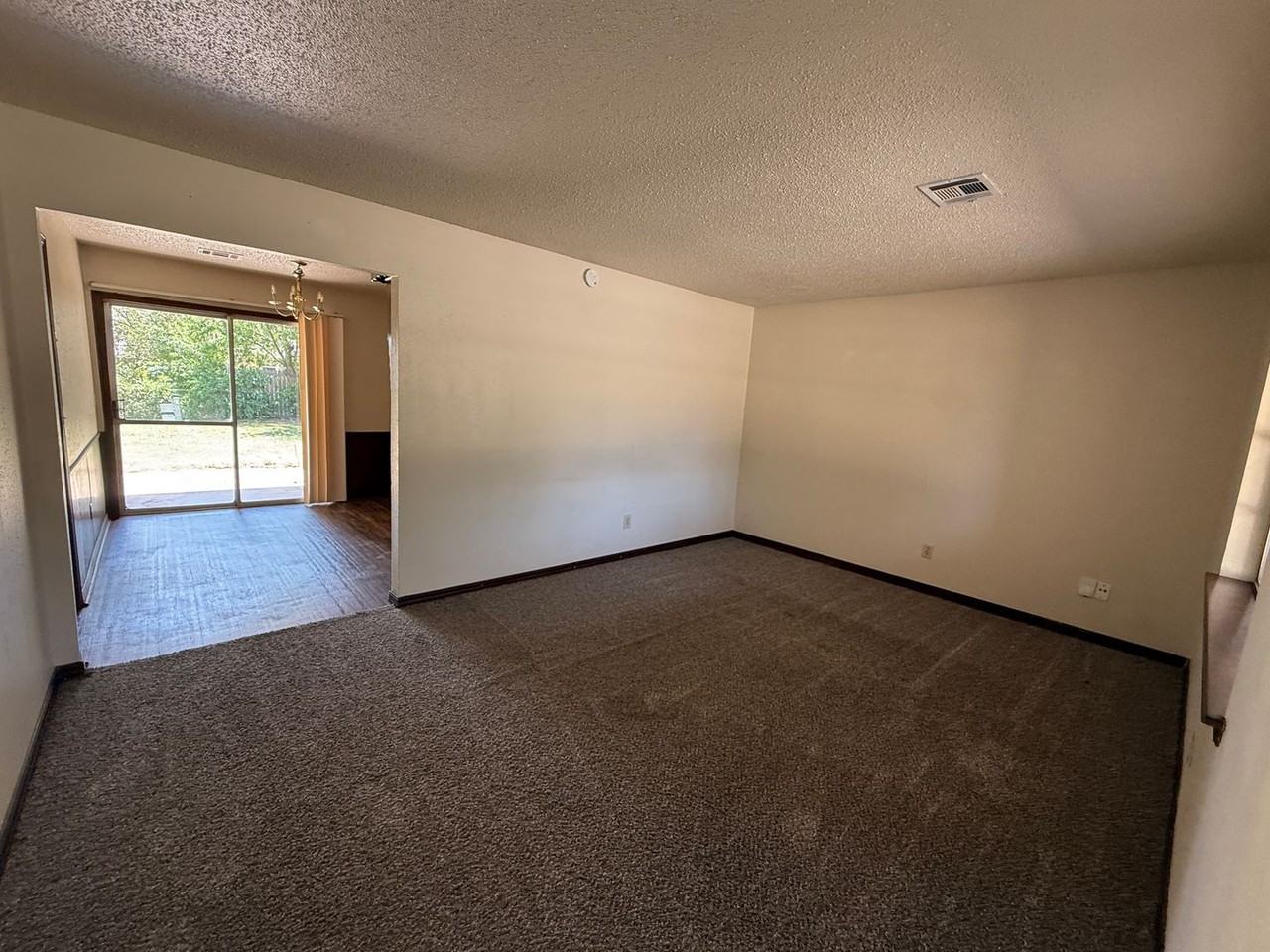 704 Ashley Dr - Photo 5 of 13