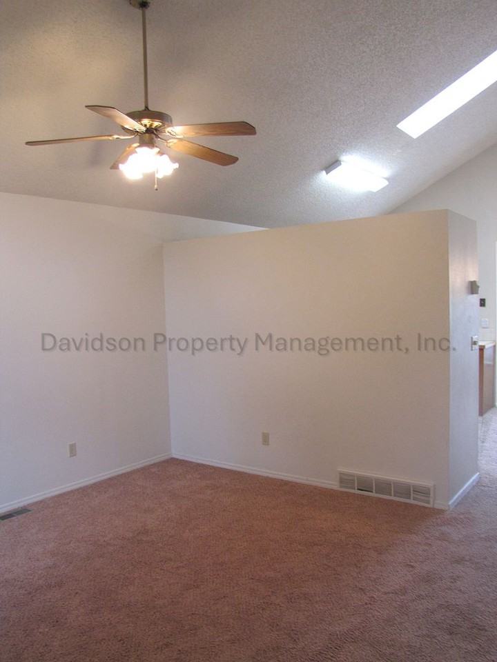 5624 Corinth Dr - Photo 2 of 17