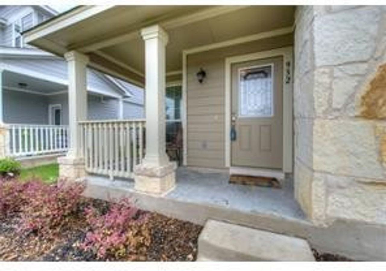 932 Lost Pines Ln - Photo 4 of 24