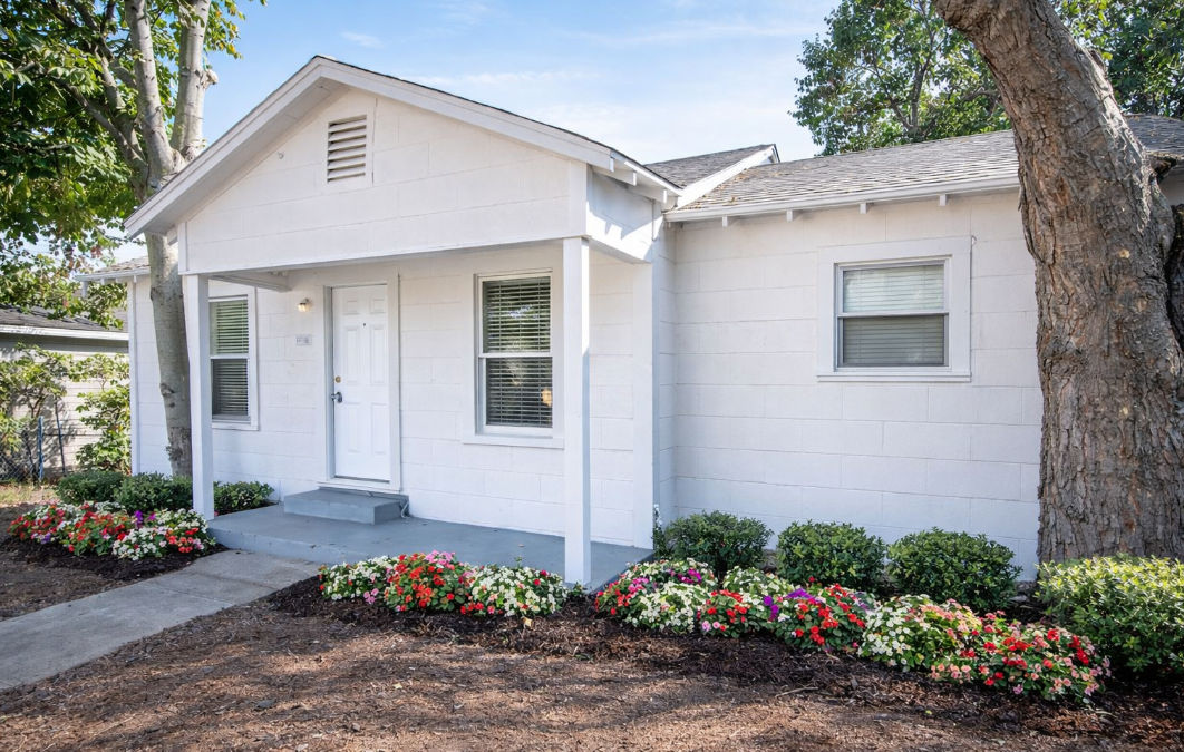 2242 Burnet Street - Photo 4 of 19