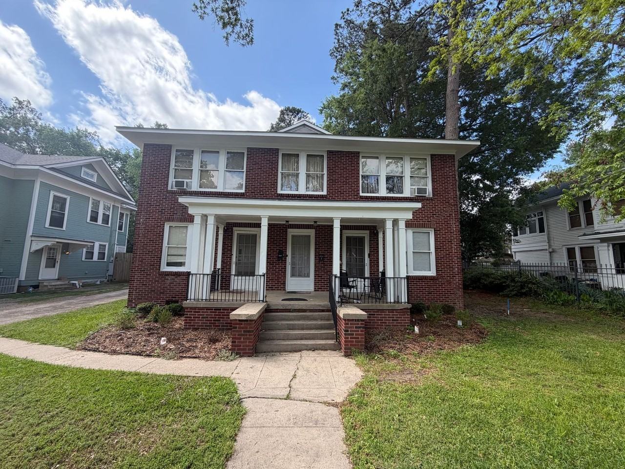 547 Wilkinson St - Photo 2 of 12