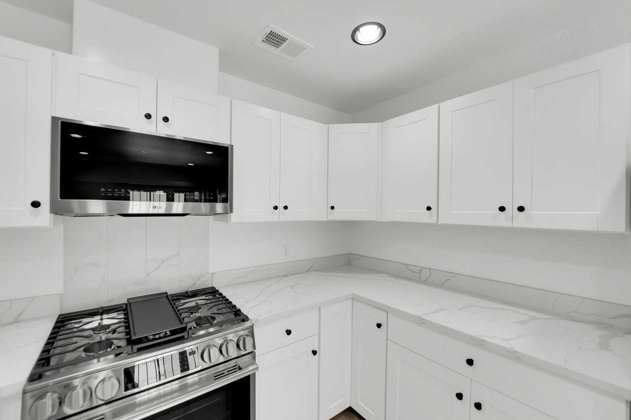 3100 Chadford Pl - Photo 5 of 27
