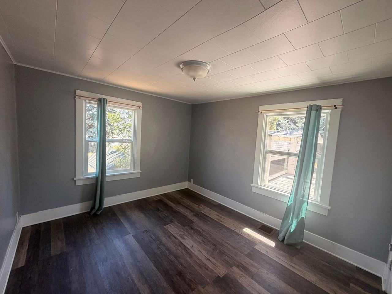 1335 Crescent Ave - Photo 5 of 9