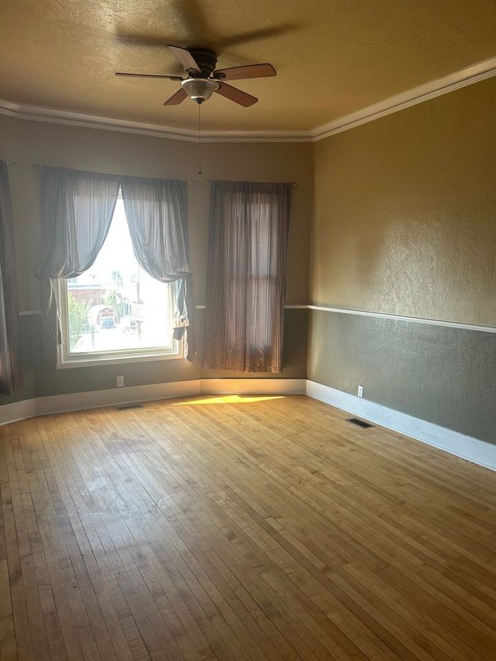 1115 W Woolman St - Photo 3 of 17
