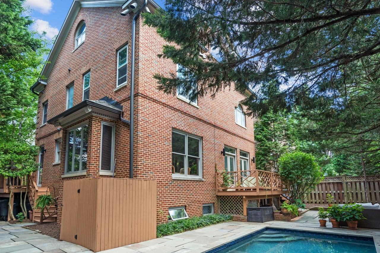 5430 Chevy Chase Pkwy Nw - Photo 4 of 50