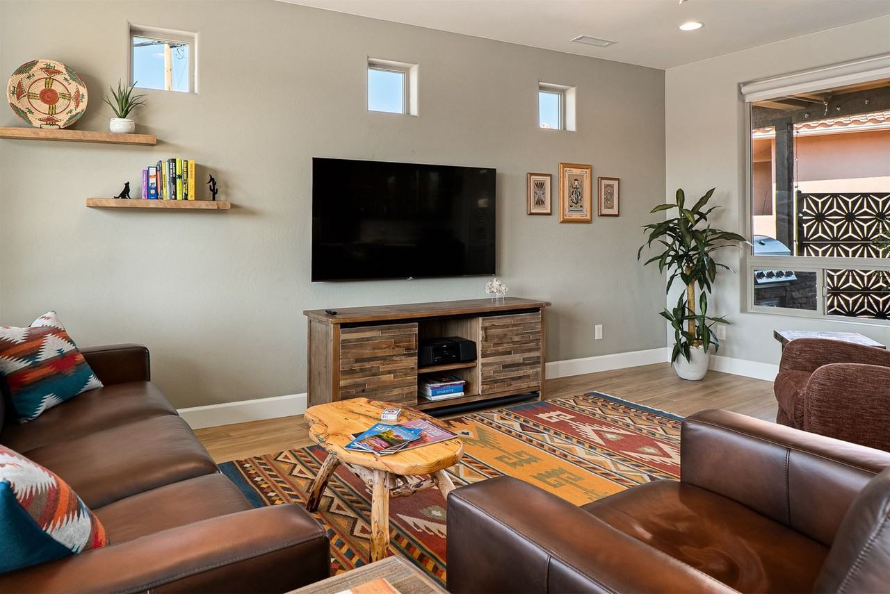 595 Coffee Pot Dr - Photo 3 of 23